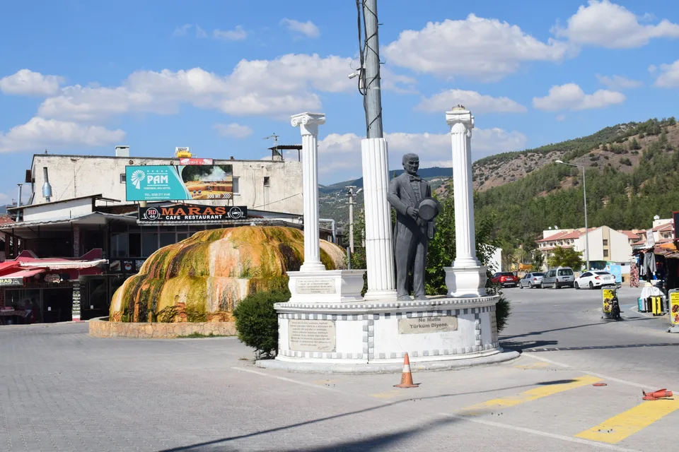 Kırmızı Su, Karahayıt